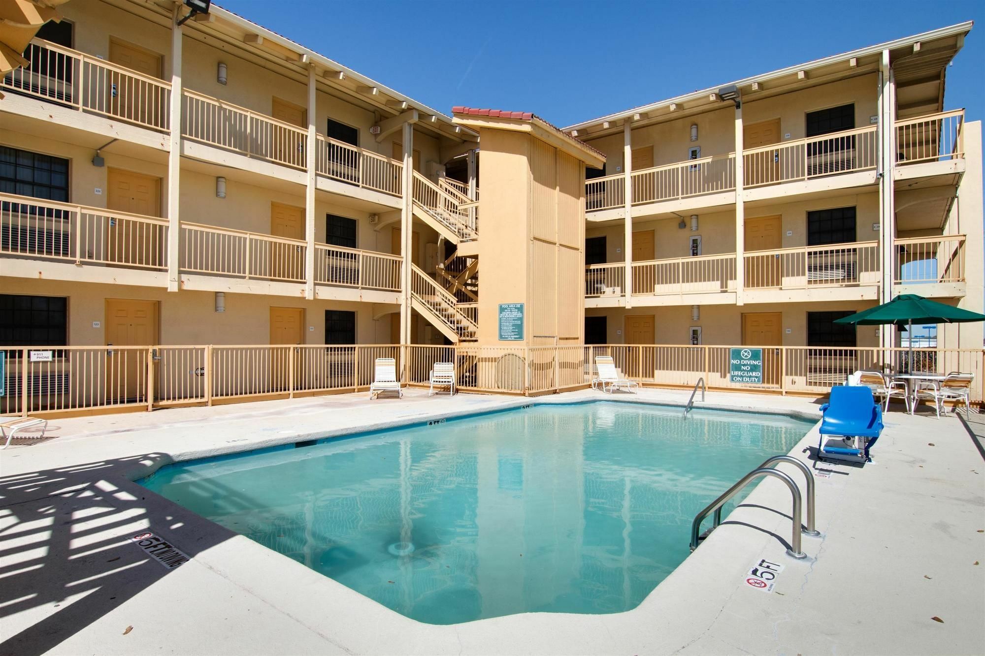 Hotel 6-fort Worth, Tx - West Medical Center